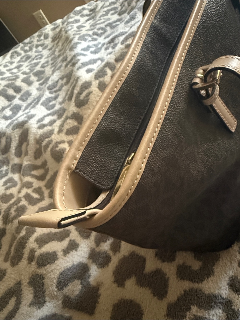Michael Kors Brown Logo Tote with Beige Trim and Gold Charm NWT - Picture 12 of 15